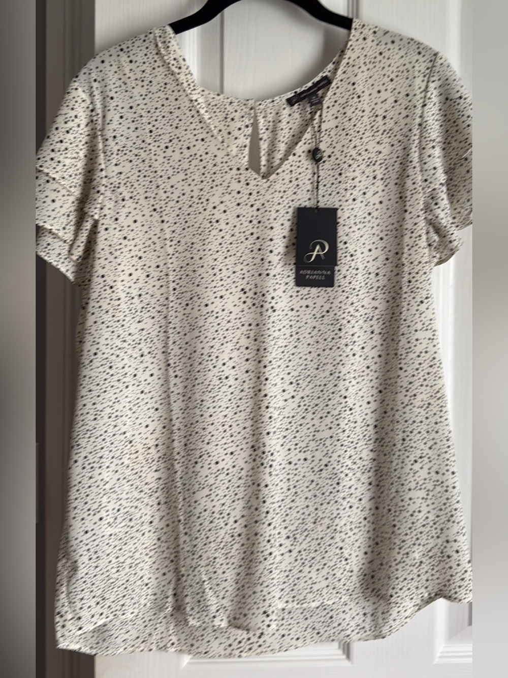 Adrianna Papell Cream Scoop Neck Short Sleeve Blouse size M